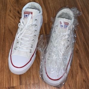 Converse low top size 6 women